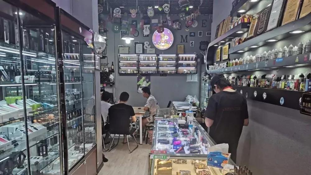 撑住！电子烟实体店！你若安好，便是电子烟市场的“晴天”