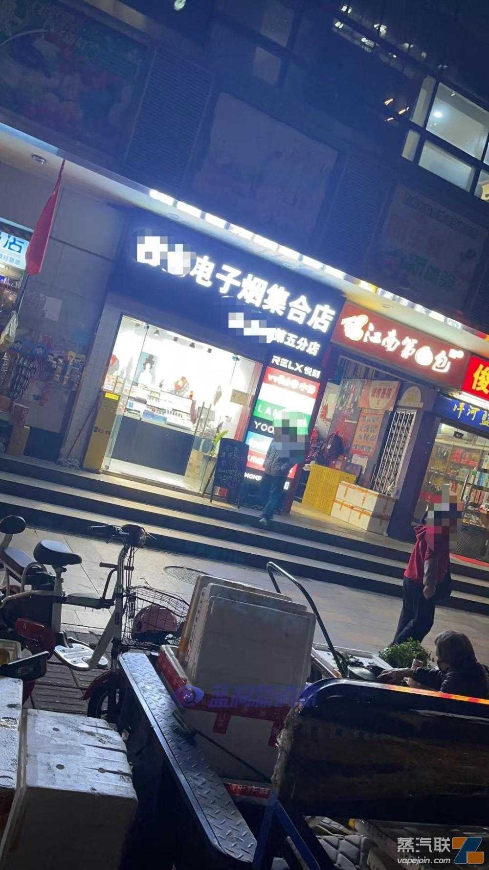 广州沈阳部分电子烟店公开在店摆放并销售奶茶杯和通配电子烟